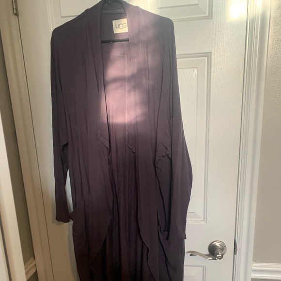 Selling Ugg pull over long very comfy like a rob that you can wear outside warm - Picture 1 of 3
